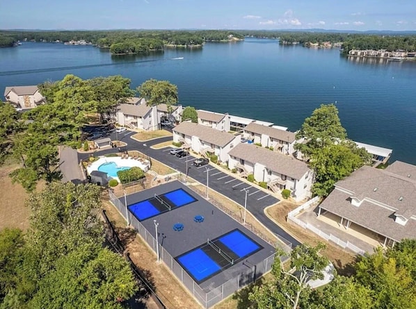 Exterior - Beautiful Poolside Condo Located on Lake Hamilton (Hot Springs)