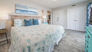Room - Beautiful Poolside Condo Located on Lake Hamilton (Hot Springs)