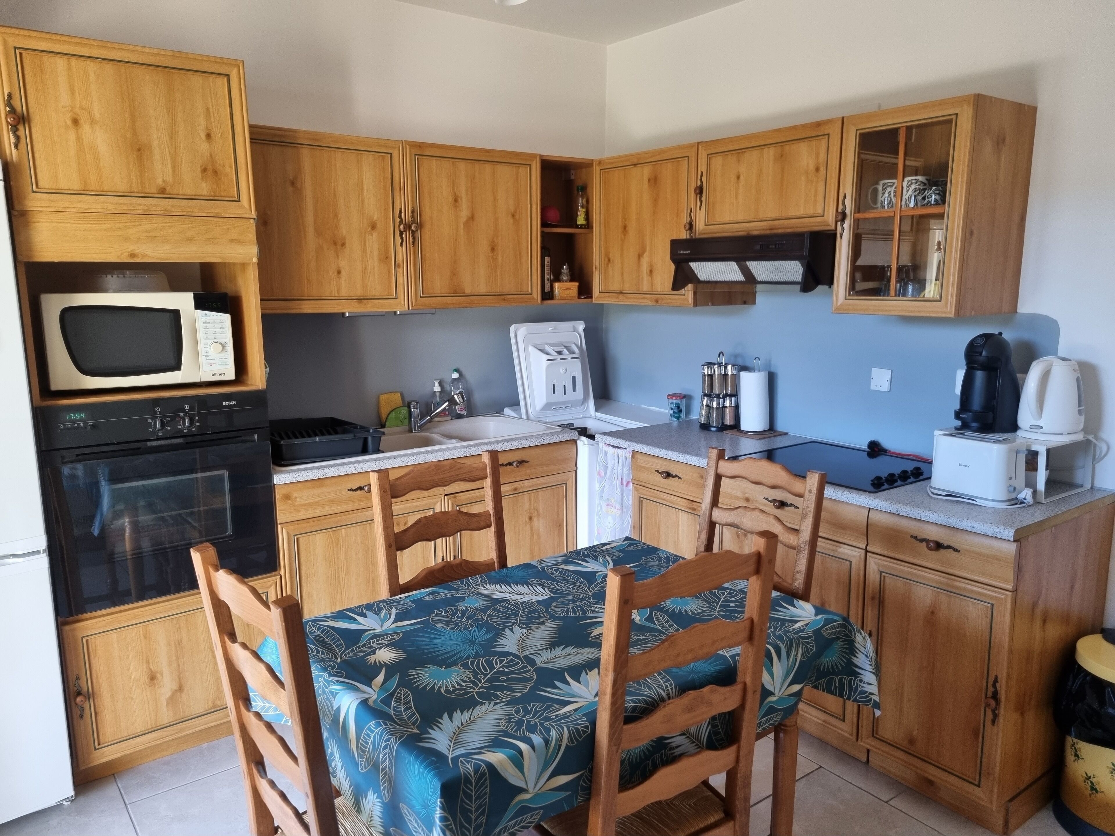 Studio with terrace in Carros near the sea and the mountains.