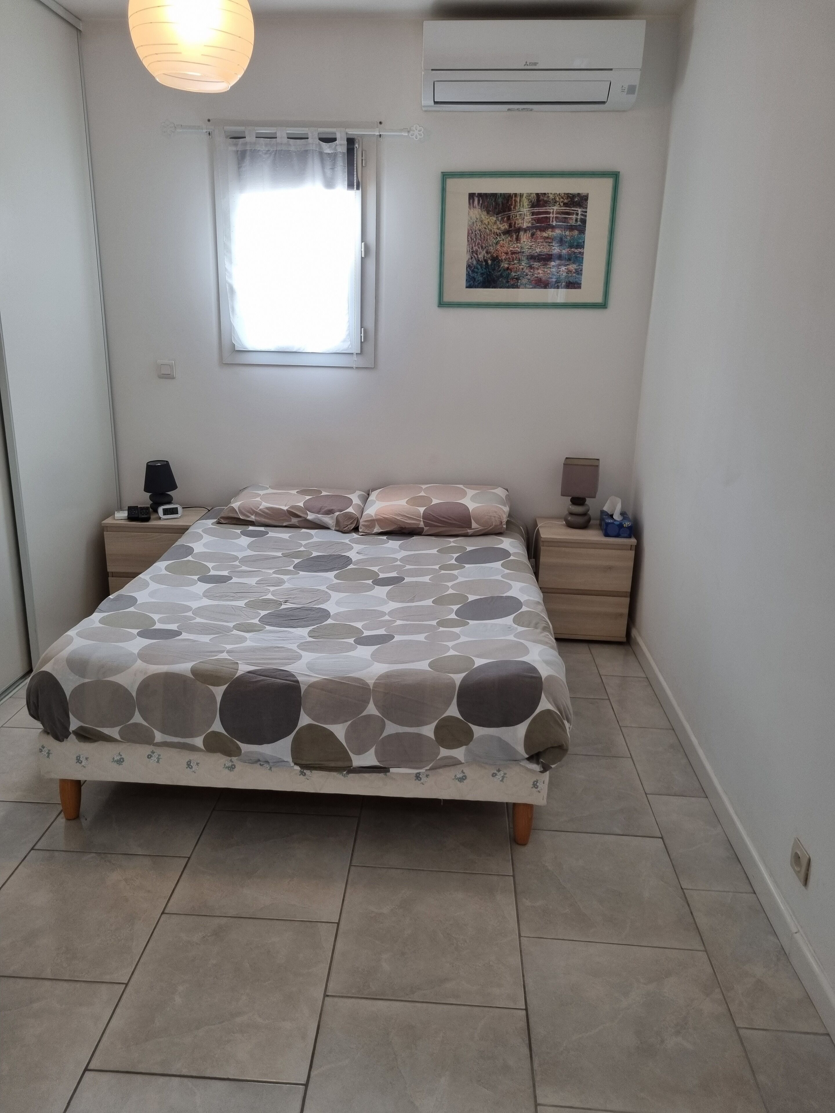 Studio with terrace in Carros near the sea and the mountains.