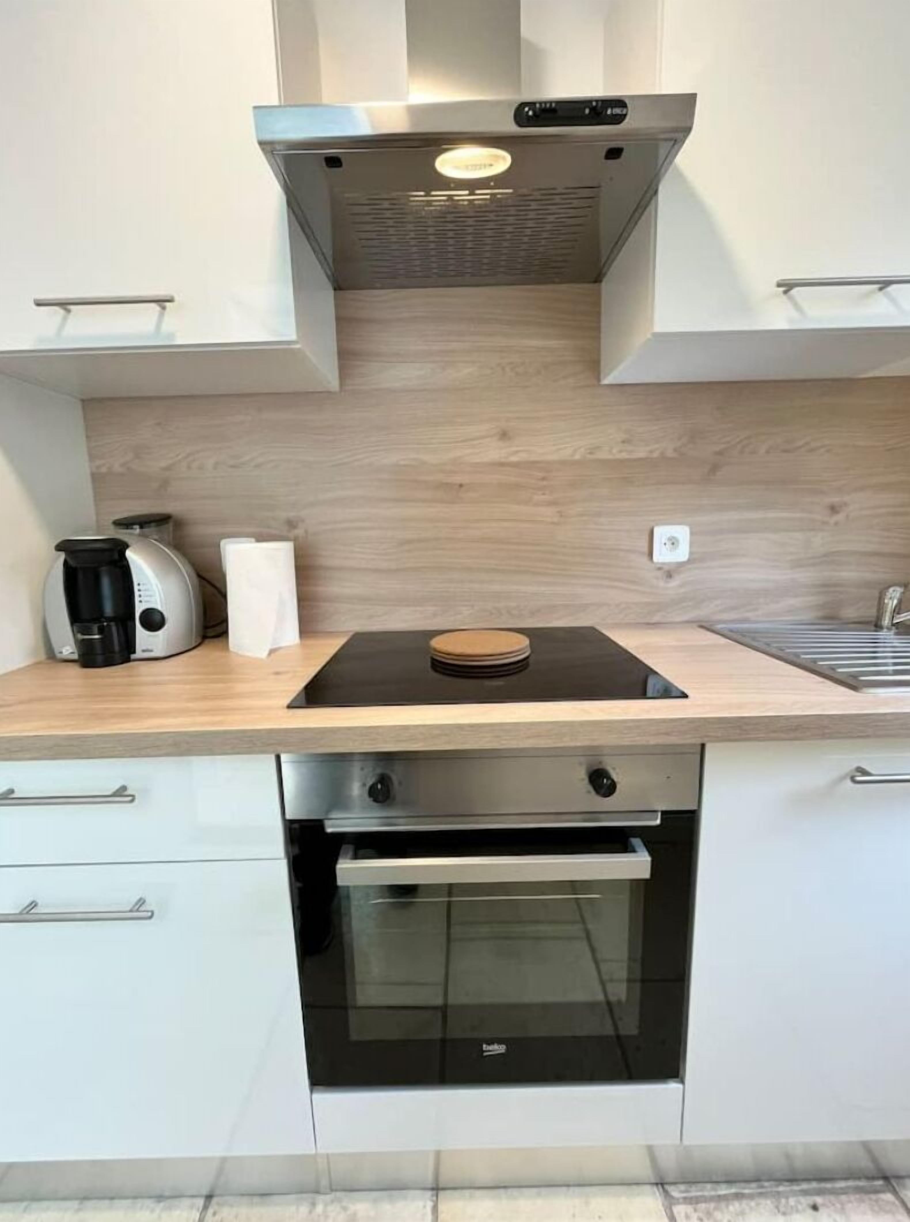 Frigorífic, microones, forn i placa de cuina 