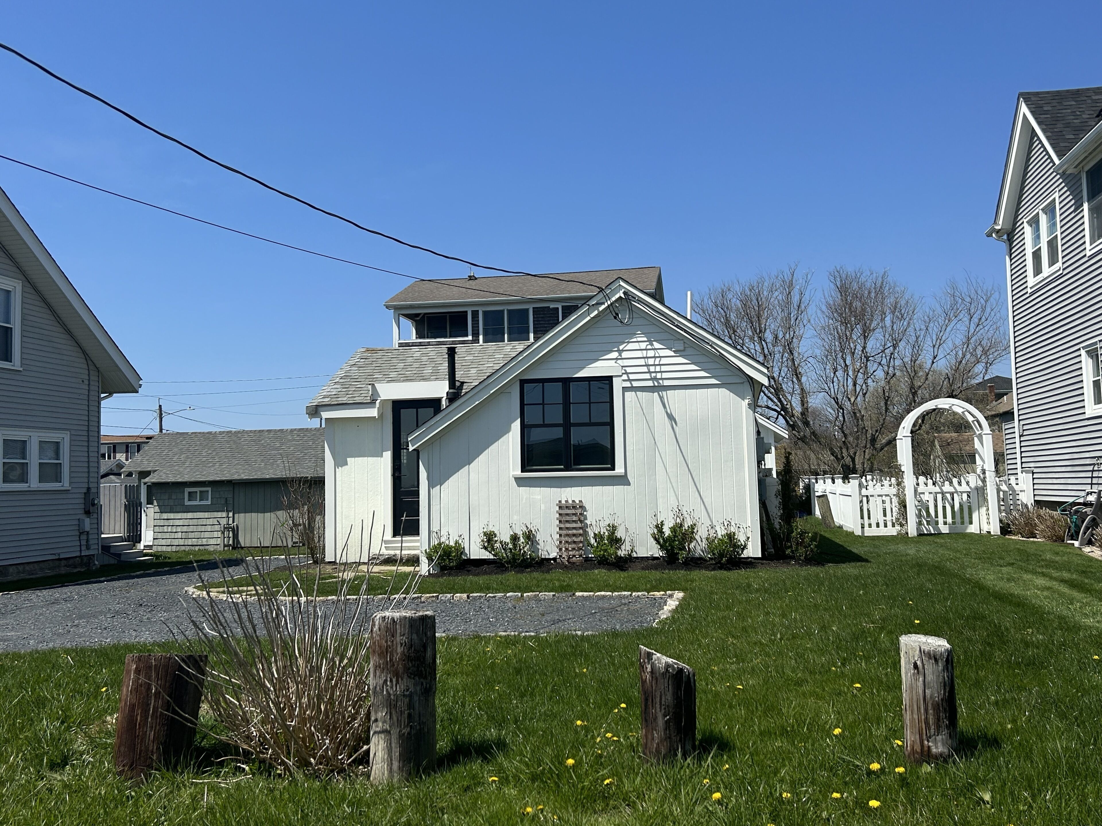 Cozy Oceanside Narragansett Cottage