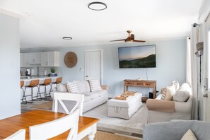 Smart TV - Carolina House - Steps to Beach, Fantastic Location!  Walk to All Attractions (Emerald Isle)