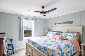 6 bedrooms, iron/ironing board, travel cot, free WiFi - Carolina House - Steps to Beach, Fantastic Location!  Walk to All Attractions (Emerald Isle)