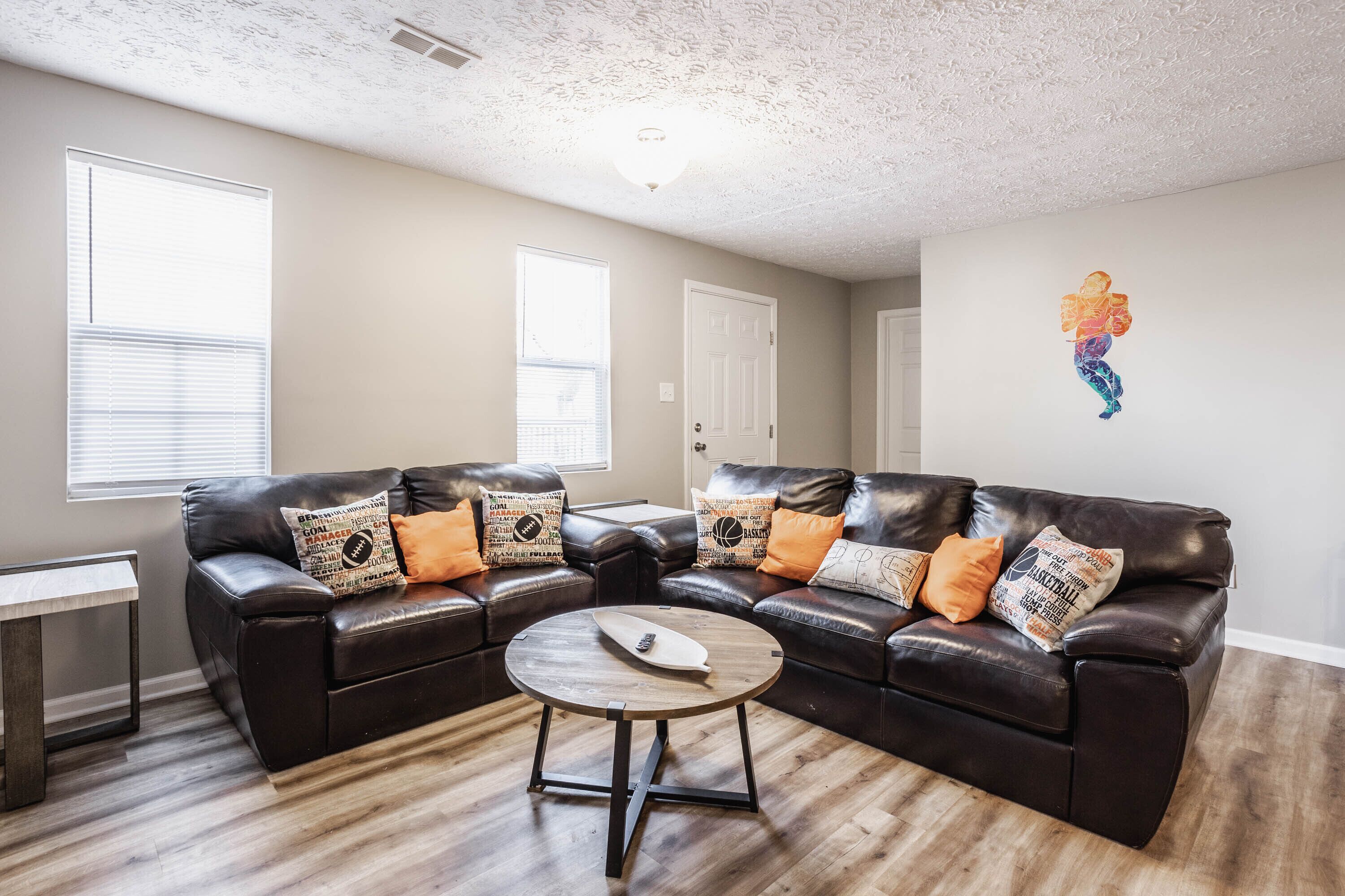 Grand Park, Westfield, Space For Entire Team, Sleeps 30 comfortably. Unit B