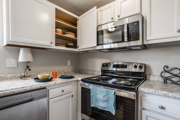 Refrigerador, microondas, horno, placa de cocina