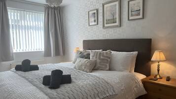 2 bedrooms, iron/ironing board, WiFi, bed sheets