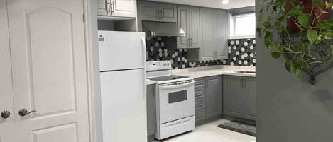 冰箱、微波炉、烤箱、炉灶