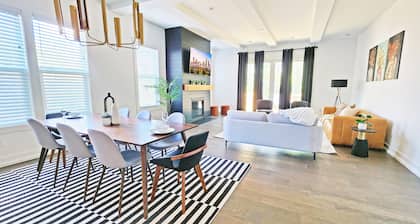 8BR Southend_Walk to Everything_Sleeps 20
