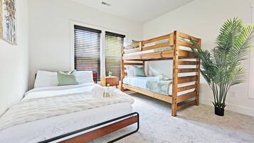 8 bedrooms, iron/ironing board, bed sheets