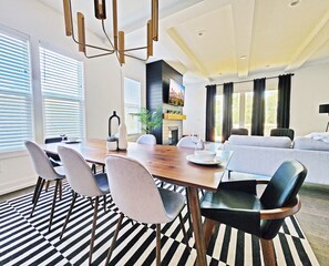 Dining - 8BR Southend - Walk to Everything - Sleeps 20 (Charlotte)