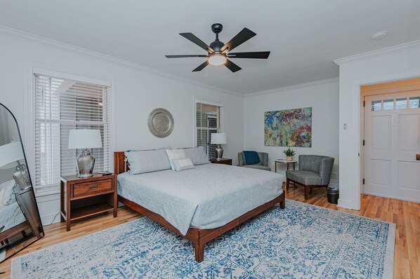 5 bedrooms, desk, iron/ironing board, travel cot