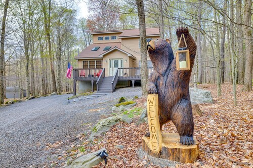 Hot Tub, Game Room! Poconos Home 22 Mi to Slopes