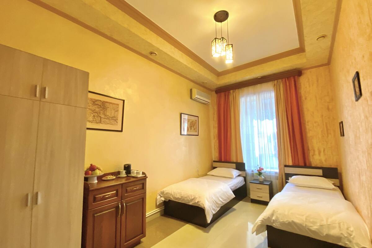 Economy Twin Room | Desk, WiFi (free), bed sheets