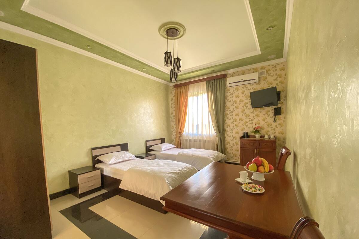 Economy Twin Room | Desk, WiFi (free), bed sheets