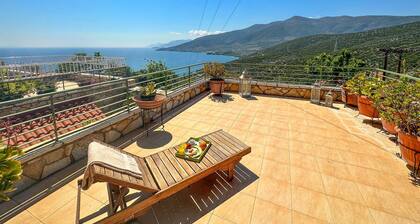 Nice home in Xiropigado with WiFi