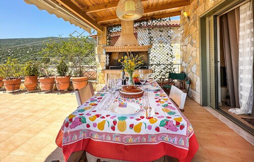 Nice home in Xiropigado with WiFi