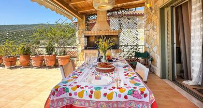 Nice home in Xiropigado with WiFi