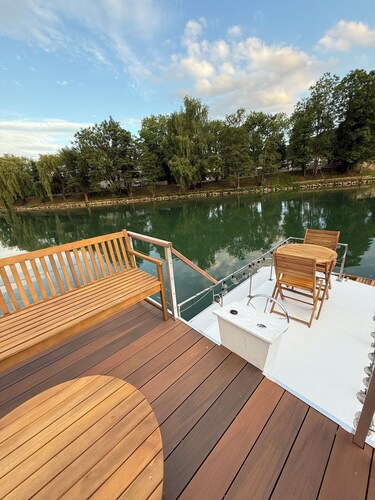  Unusual overnight stay aboard Le Viking - Disconnecting on the Marne River