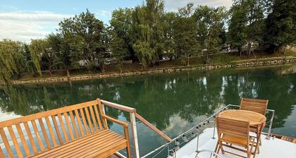  Unusual overnight stay aboard Le Viking - Disconnecting on the Marne River