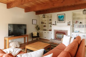 Smart TV - The Stuga - Walk to Water w/Views (Olga)