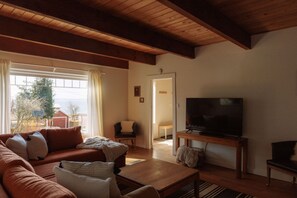 Smart TV - The Stuga - Walk to Water w/Views (Olga)