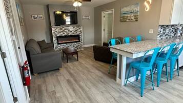 Smart TV, fireplace