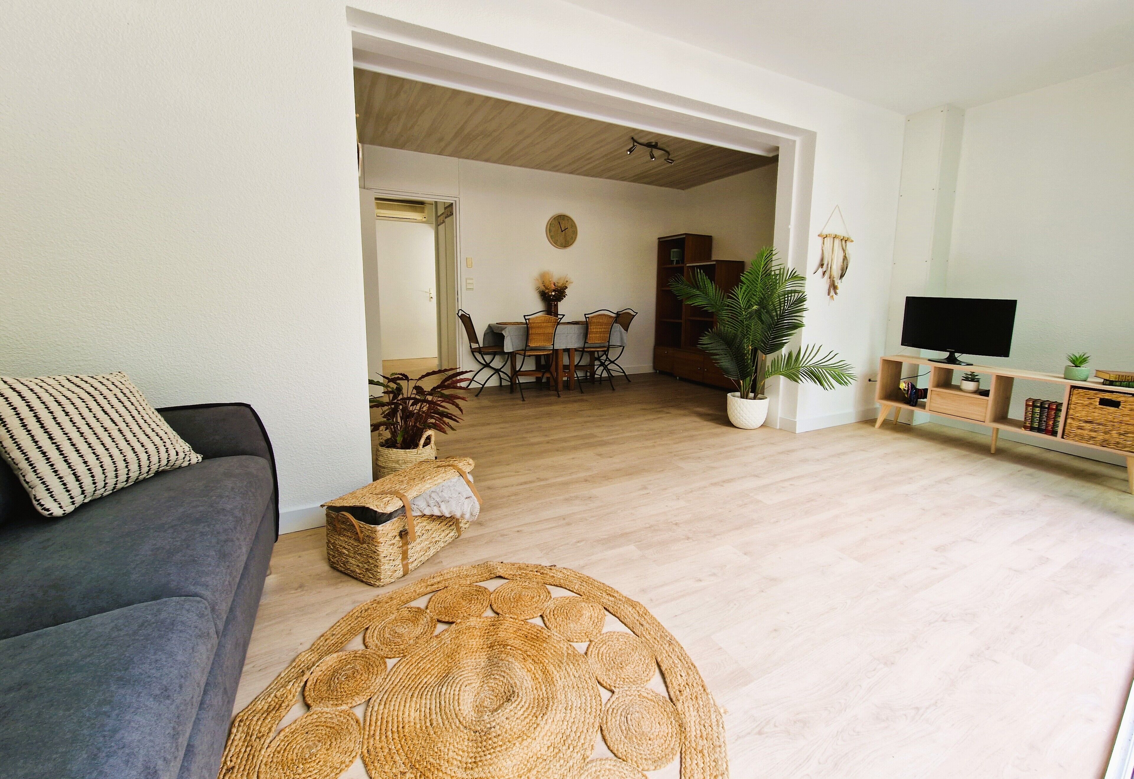 Apartment with Garden and Parking 3 min. walk to the beach!