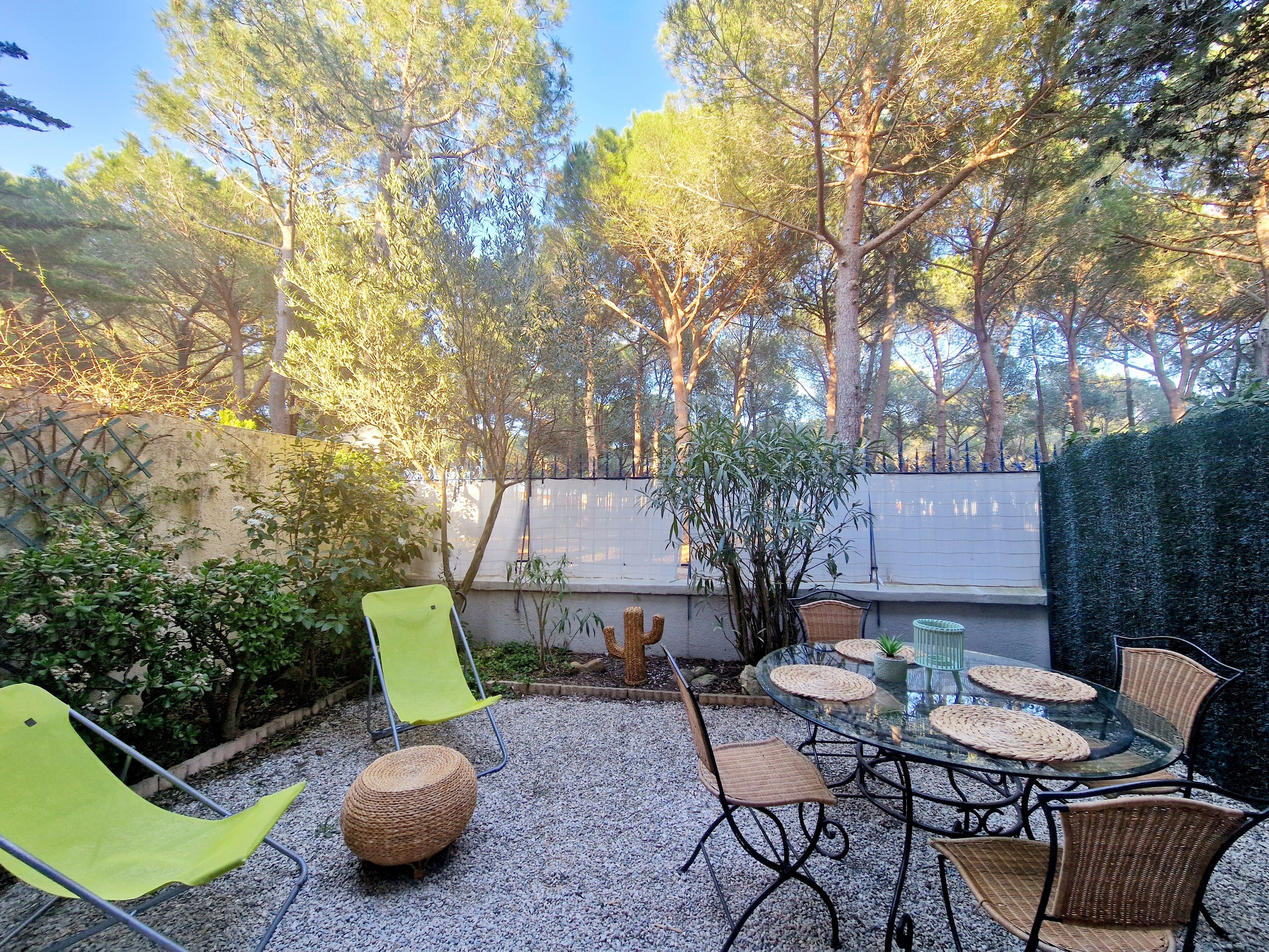 Apartment with Garden and Parking 3 min. walk to the beach!