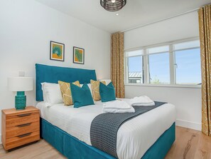 4 多间卧室、免费 WiFi、床单