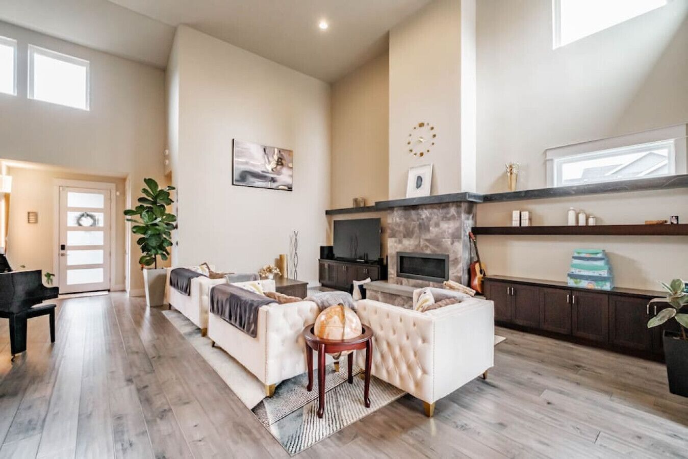 Gorgeous modern suburban home near Autzen Stadium