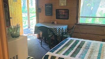3 bedrooms, WiFi (free), bed sheets