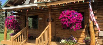 Nestled between Ninilchik and Deep Creek Rivers.. 5 minutes from Cook Inlet