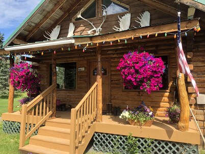 Nestled between Ninilchik and Deep Creek Rivers.. 5 minutes from Cook Inlet