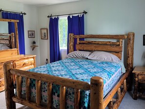 4 bedrooms, iron/ironing board, free WiFi, bed sheets