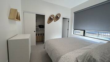 3 chambres, coffres-forts dans les chambres, fer et planche Ă repasser