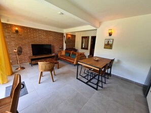 Smart TV - Le Morpho T2 de 48m² vue piscine - Rte des Plages (Remire-Montjoly)