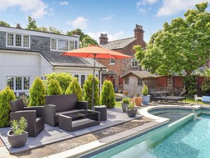 Pool - 1 bedroom accommodation in Hale Village, near Liverpool (Hale Village, near Liverpool)