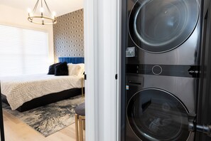 Room - Modern open floor plan. Pet friendly! Grill for 2024 season (Russells Point)