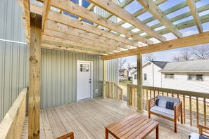 Terrace/patio - Modern open floor plan. Pet friendly! Grill for 2024 season (Russells Point)