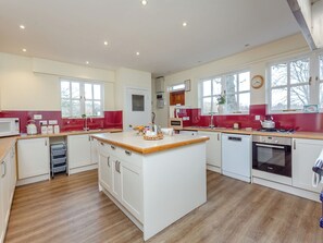 Dishwasher - 6 bedroom accommodation in Beauly, near Inverness (Beauly, near Inverness)