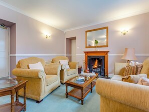 Fireplace - 6 bedroom accommodation in Beauly, near Inverness (Beauly, near Inverness)