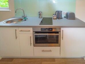 Private kitchen - Woodpecker - UK43451 (Hayle)