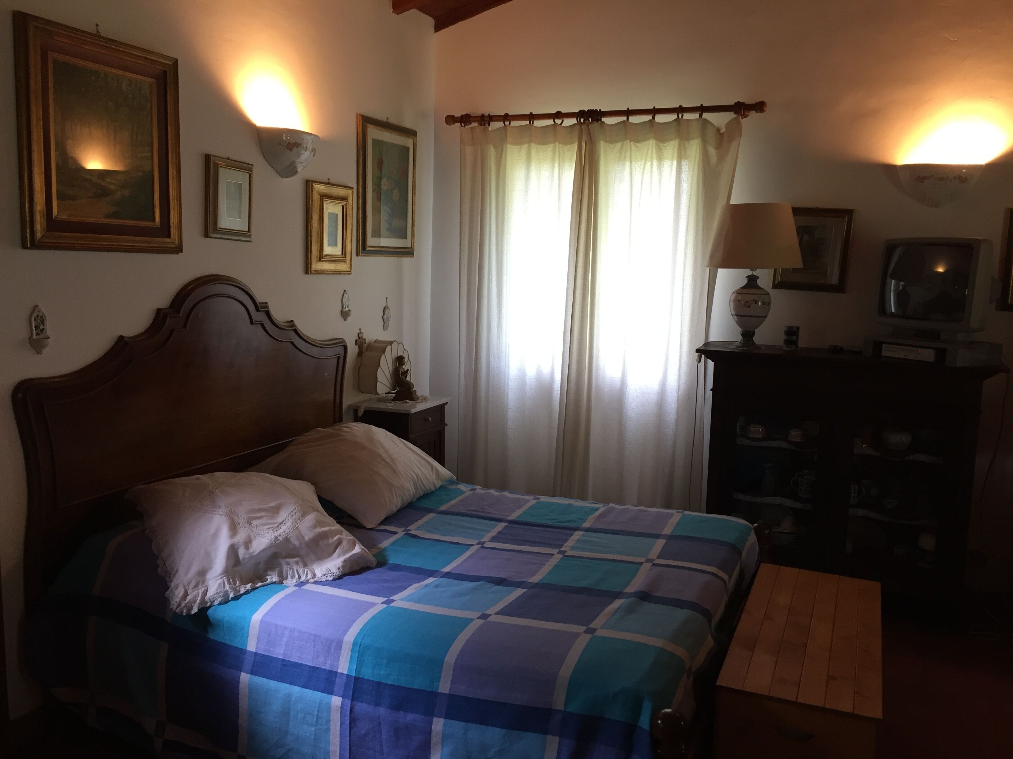 1 bedroom, bed sheets