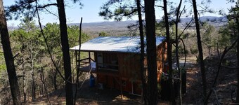 Get Away in your Truck or SUV to the Scenic and Secluded Whispering Pines Cabin