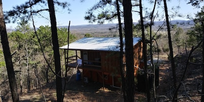 Get Away in your Truck or SUV to the Scenic and Secluded Whispering Pines Cabin