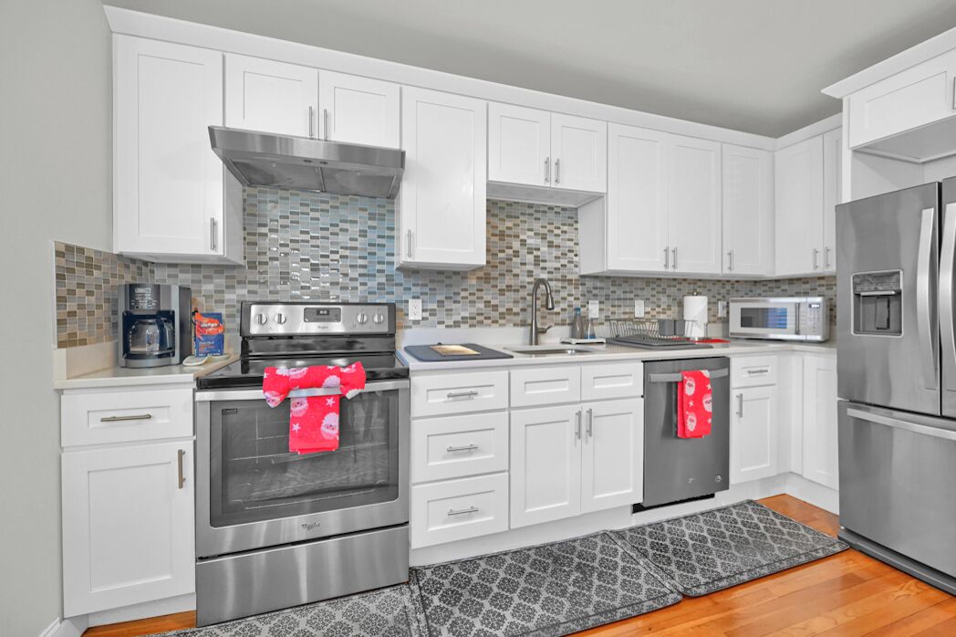 Geladeira, micro-ondas, fogão, cooktop