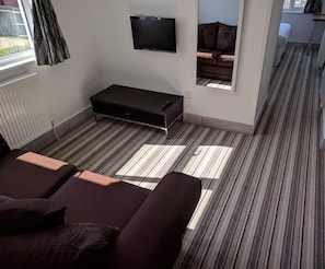 Basic Quadruple Room | Free WiFi, bed sheets