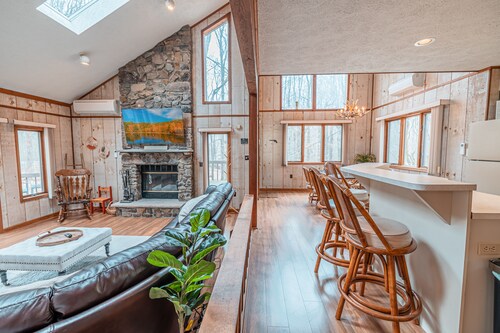 Private Cabin in Wooded Oasis with many amenities!