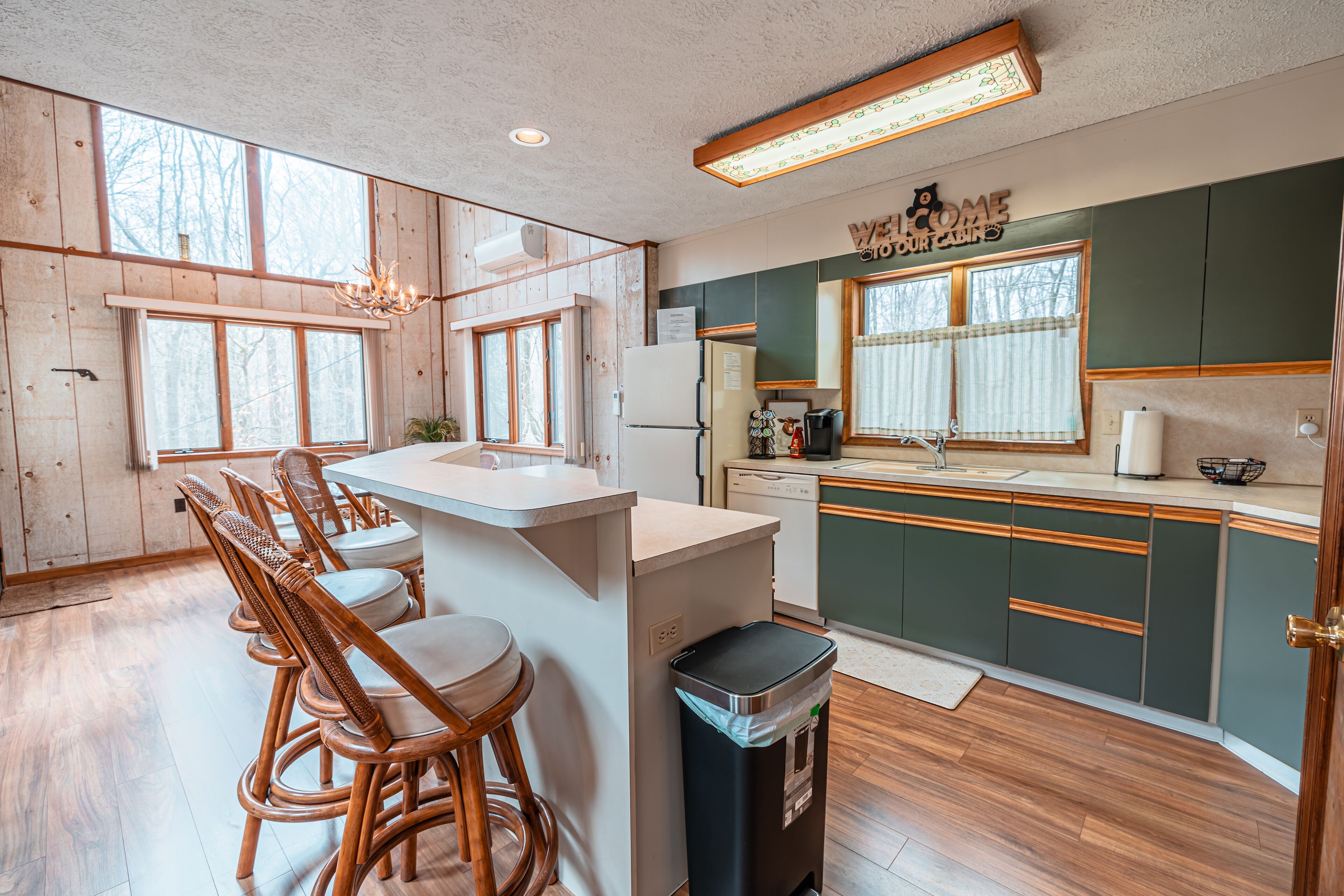 Private Cabin in Wooded Oasis with many amenities!